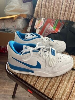 Nike Kids White and Blue Low-Top Sneakers with Hook Strap